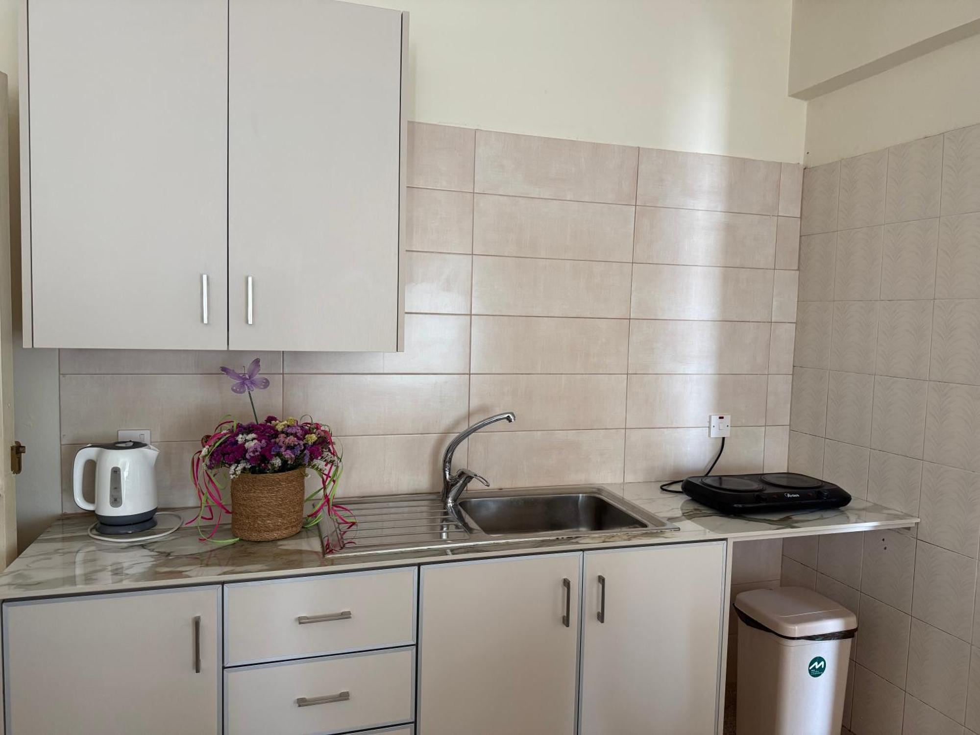 Terpsithea Apartments ไอยานาปา ภายนอก รูปภาพ